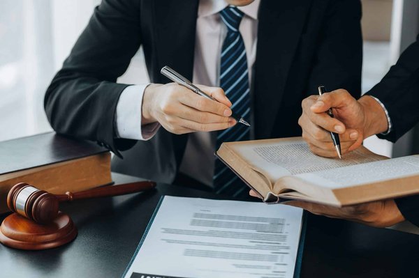 Quels sont les avantages de faire appel à un notaire pour la rédaction d'un testament ?