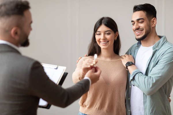 Un agent immobilier qui vend son propre bien : est-ce possible ?